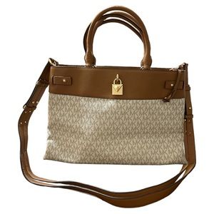 AUTHENTIC MICHAEL KORS PURSE